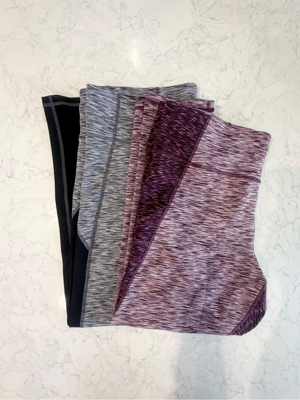 GapFit Women’s Capri Leggings with Blackout Technology (size XL)